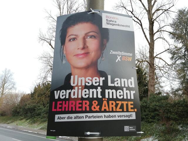 "Unsere Familien verdienen ein besseres Bildungssystem!", sagt Sahra Wagenknecht. Das BSW fordert mehr Lehrer, die Entlastung von Familien und einen Bundesschulminister.