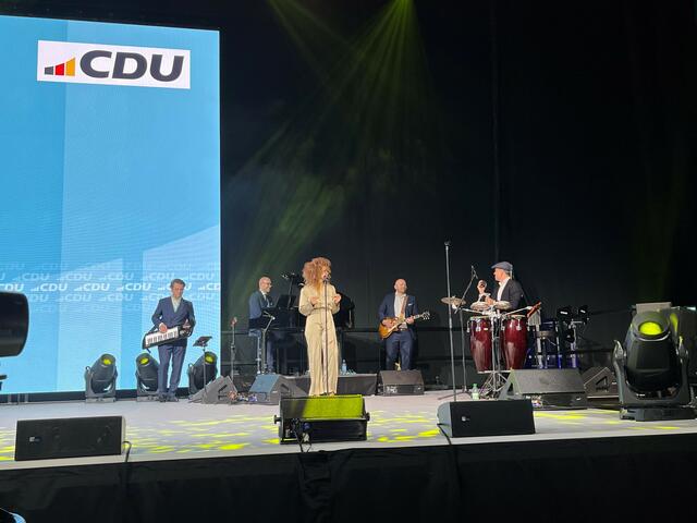 Das bunte Rahmenprogramm mit den "Foss Doll". | Foto: Andrea Becker