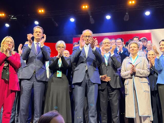 Das Abschlussbild nach der Nationalhymne.  | Foto: Andrea Becker