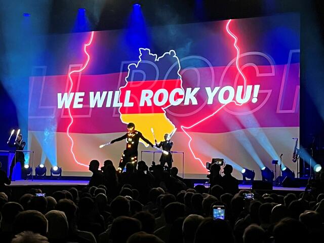 Die Light-Show vor dem Auftritt von Friedrich Merz. | Foto: Andrea Becker