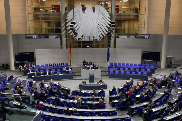 Die beiden Meinungsforschungsinstitute sehen im neuen Deutschen Bundestag sieben Parteien: CDU, CSU, SPD, Grüne, Linke, AfD und BSW. | Foto: Von Steffen Prößdorf, CC BY-SA 4.0, https://commons.wikimedia.org/w/index.php?curid=87433013