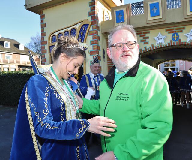 Auch Prinzessin Carina erhält den Orden der Verkehrswacht für ihre Unterstützung | Foto: Mona Neutzer