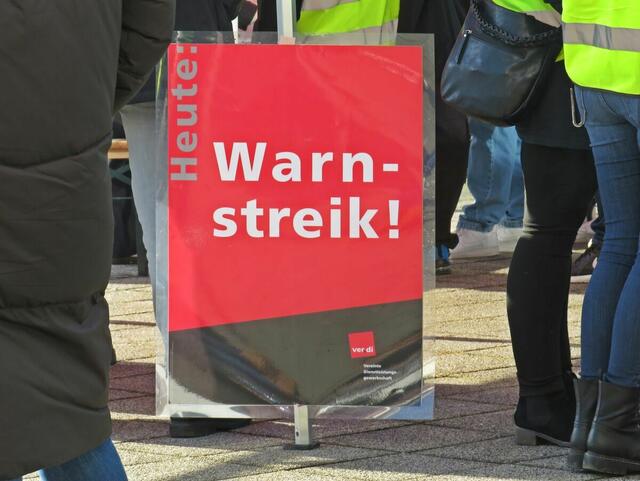 Düsseldorf: Der Warnstreik führt zu starken Beeinträchtigungen des Flugbetriebs am Flughafen Düsseldorf. | Foto: GvM/lokalkompass.de