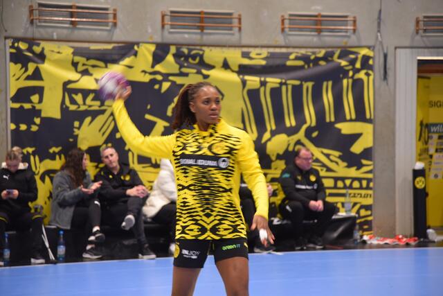 Deborah Lassource vor dem Match versus Frisch Auf
torgefährliche Mittelfeldspielerin, geb. 29.9.1999, 172 cm, Frankreich, Vertrag bis 30.06.226, 3,2 Tore pro Match | Foto: FotoArchiv Merkel und Merkel