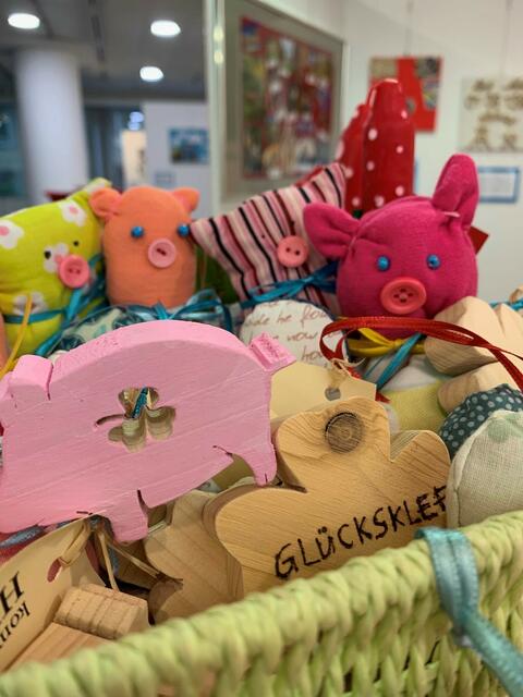 Am Samstag hält der Frühling Einzug in die Alte Cuesterey in Borbeck. Der Oster- und Frühlingsbasar bietet handgemachte Produkte aus den Werkstätten des Sozialpsychiatrischen Zentrums Essen Nord. Dazu gibt´s die Ausstellung, Waffeln und Kaffee. Die Einladung steht.  | Foto: Contilia