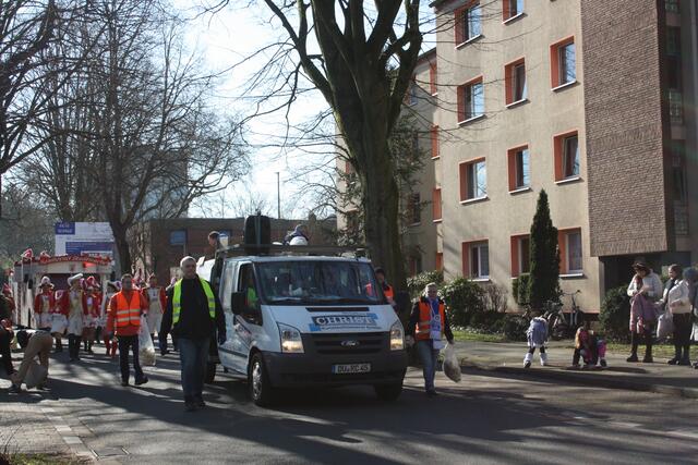 Hier und auf den folgenden Fotos ein paar Eindrücke vom 48. Viertelzug durch Duisburg-Neumühl am Rosenmontagmorgen. | Foto: Reiner Terhorst