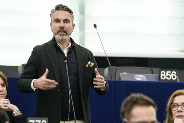 "Es wird nunmehr argumentiert von High Tech Rüstung bzw. Rüstungs-Keynesianismus gingen wirtschaftliche Impulse aus. Mal abgesehen davon, dass mir angesichts der Höhe unserer Rüstungsausgaben (Europäische NATO-Staaten drei Mal soviel wie Russland) sinnvollere Dinge einfallen. Die Impulse gibt es eben nicht für Deutschland sondern für die USA.", erklärt Fabio de Masi (BSW). | Foto: Philippe Buissin/ European Union 2025