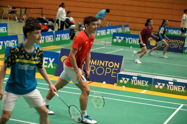 Am Dienstag konnten sich die Teams schon mal einspielen. | Foto: Grün-Weiß Mülheim 