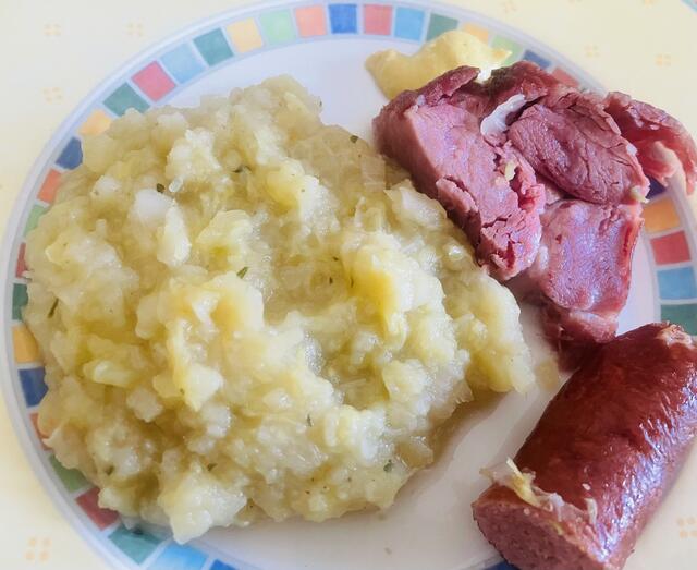 Kohl mit Kartoffeln, Kassler und Mettwurst  bei Freunden