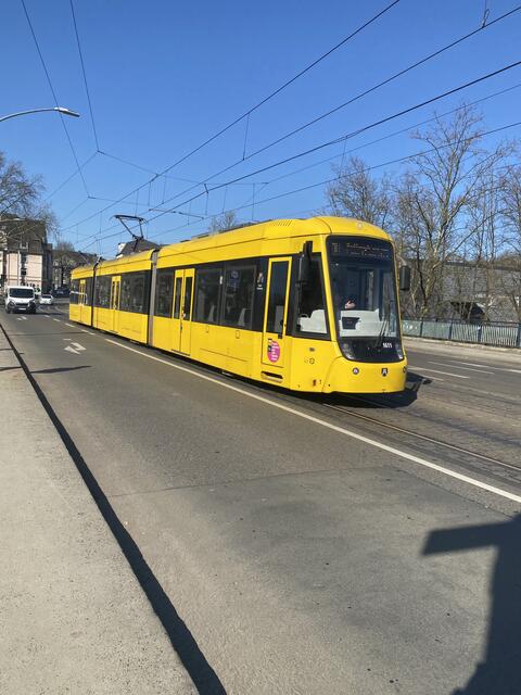 Stillstand auf den Gleisen und Straßen | Foto: umbehaue