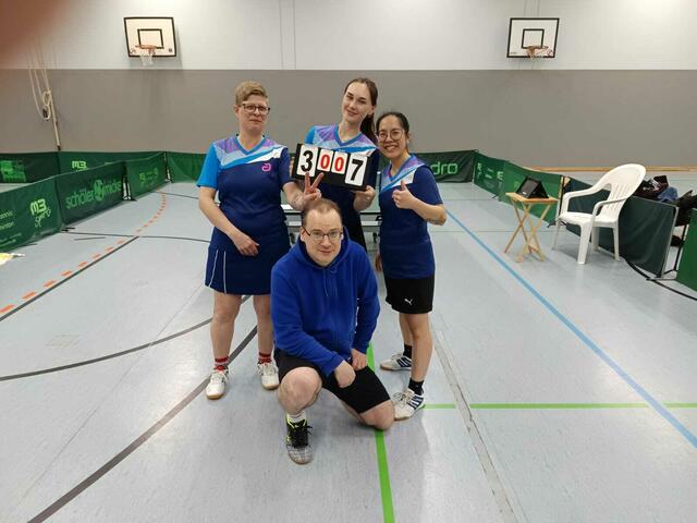 Sind in der Woche kaum aufzuhalten:  Stefanie Hüwe (l); Mara Schinschick; Jenna Cruz(r) und Christian Franke 