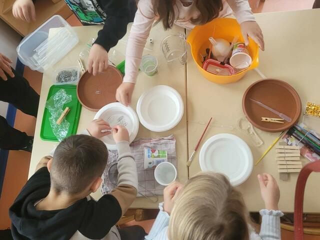In Iserlohn wurden letztes Jahr Forscherkisten für die Kleinsten angeschafft. | Foto: Groß/Kreis Junger Unternehmer Iserlohn e.V.