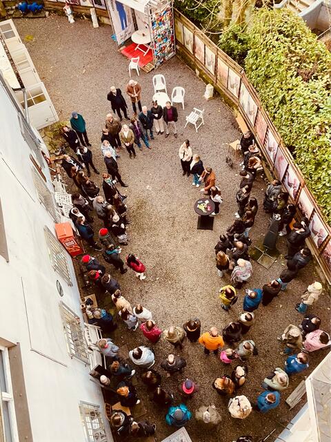 Treffen von kunstinteressierten Menschen in der Ruhr Gallery zum TAG DER DRUCKKUNST 2025 | Foto: Mülheimer Kunstverein und Kunstförderverein KKRR