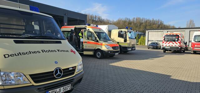 Überprüfung der Einsatzfahrzeuge und Ausrüstung der Einsatzeinheit DRK Gladbeck | Foto: DRK Gladbeck