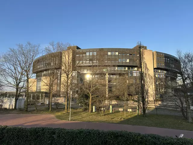 Landtag NRW 
Hier wird hoffentlich einstimmig für den Gesetzesentwurf eines digitalen Bürgerbegehrens gestimmt mit Unterstützung der FDP Fraktion NRW . 