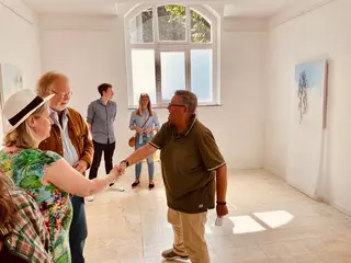 Die Kulturdezernentin der Stadt Mülheim an der Ruhr Dr. Daniela Grobe (re) mit Mitgliedern des Mülheimer Künstler*innenbundes MKB Ute Nowak und Jörg Dornemann | Foto: Mülheimer Kunstverein KKRR