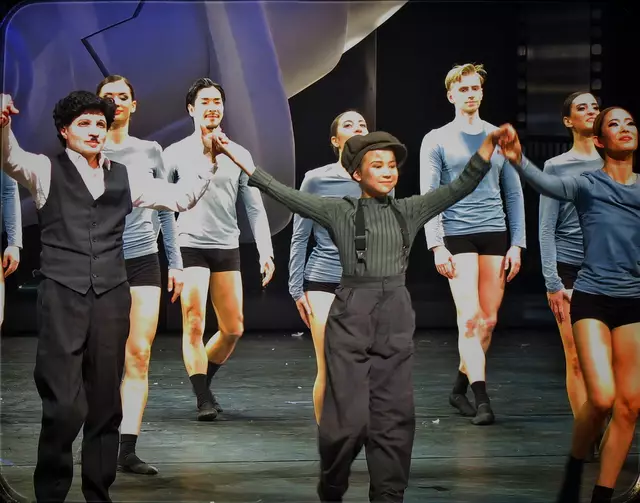 „Charlie Chaplin, the Tramp
Jackie Coogan, the Kid
Anna Pavlova, the Dancer."