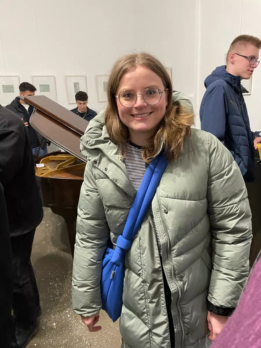 Die 2. Bürgermeisterin der Stadt Mülheim Ann-Kathrin Allekotte leitet den Kulturausschuss der Ruhrtalstadt - hier in der Ruhr Gallery bei der Eröffnung des "TAGES DER DRUCKKUNST 2025 in der Ruhrtalstadt Mülheim" | Foto: Mülheimer Kunstverein KKRR