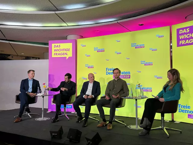 20.3.25: Liberaler Talk im NRW Landtag zum Thema“ Digitalisierung der Verwaltung“. Organisiert wurde diese Veranstaltung von der FDP Landtagsfraktion NRW . Hier konnte ich mit FDP Fraktionschef Henning Höne über das digitale Bürgerbegehren reden . 