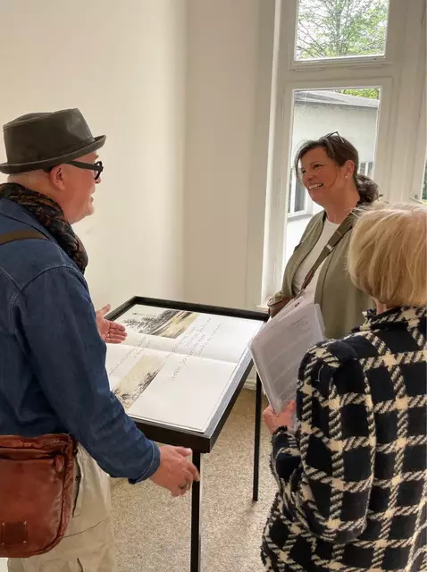 Künstlergespräche machen bei der GEDOK-Jahresausstellung immer ein besonderes Kunsterlebnis aus | Foto: Mülheimer Kunstverein und Kunstförderverein Rhein-Ruhr, KKRR