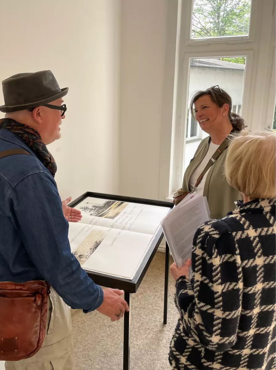 Künstlergespräche machen bei der GEDOK-Jahresausstellung immer ein besonderes Kunsterlebnis aus | Foto: Mülheimer Kunstverein und Kunstförderverein Rhein-Ruhr, KKRR