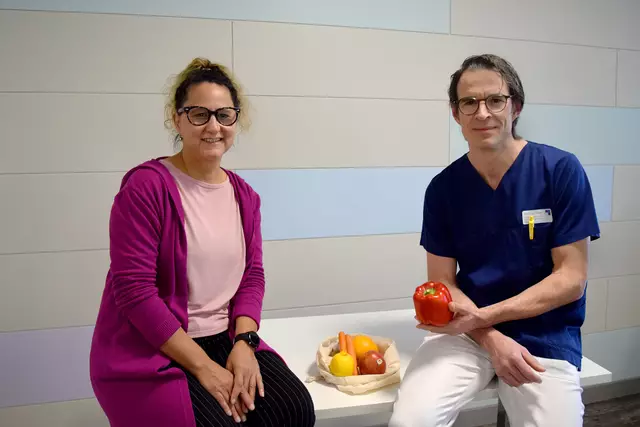 Ernährungstherapeutin Katia M. José und Ernährungsmediziner Matthias Blase informierten über die Bedeutung von Vitaminen bei der Ernährung. 