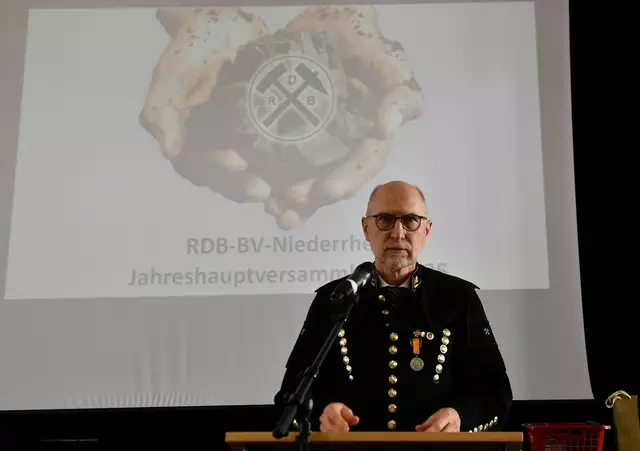 Der 1.Vorsitzende Silvo Magerl leitete die Jahreshauptversammlung