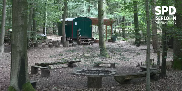 Foto: Bearbeitetet auf Grundlage eines Fotos von Wikimedia Commons, Benutzer Bin im Garten. Das Foto zeigt den Waldkindergarten „Die Waldzwerge“ in Syke, Niedersachsen