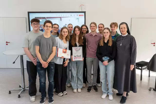 Das Team des Walburgisgymnasium wurde für das Projekt „Altersgerechte Aufklärung von Grundschulklassen über den Nationalsozialismus“ ausgezeichnet. Foto: Holger Hirsch-Mahnke