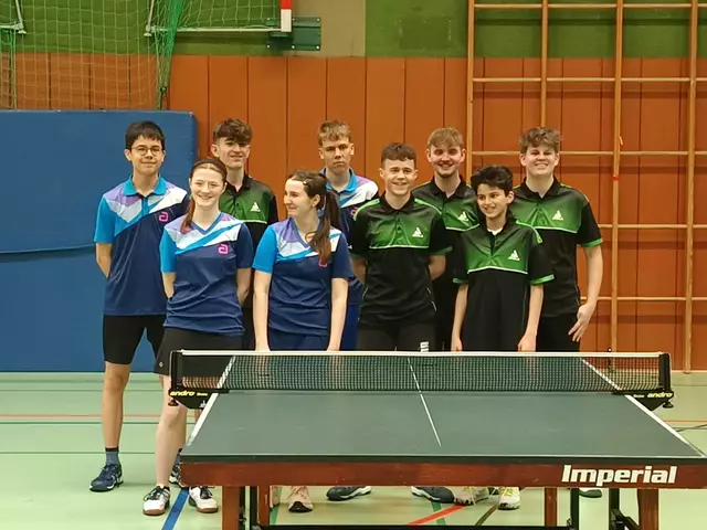 Ein Freundschaftsspiel zu gast beim Bezirksoberligist in Suderwich. Mitten drin der zukünftige Gladbeck-Süd Spieler der Jugendverbandsliga: Hugo Ertmer (hinten 2. Vl) 