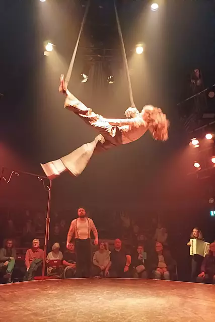 Katell Boudrandi-Saj, Frankreich : Trapez/Tanz