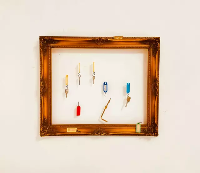 "Schlüssel aus dem verlassenen Bahnhof Dorsten"  Objektkunst von Claudia Schnitzler, GEDOK | Foto: Mülheimer Kunstverein und Kunstförderverein Rhein-Ruhr - KKRR