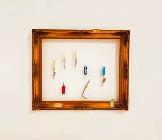 "Schlüssel aus dem verlassenen Bahnhof Dorsten"  Objektkunst von Claudia Schnitzler, GEDOK | Foto: Mülheimer Kunstverein und Kunstförderverein Rhein-Ruhr - KKRR