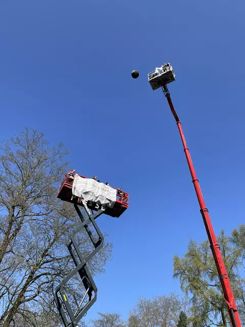 Die Performance  in erstaunlicher Höhe | Foto: @klaus denzer @mœrs festival