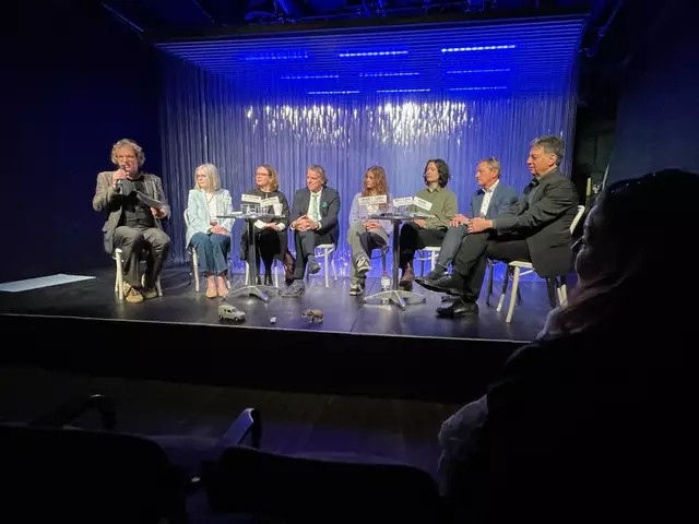 Im Schlosstheater wurde gefachsimpelt | Foto: @klaus denzer @mœrs festival