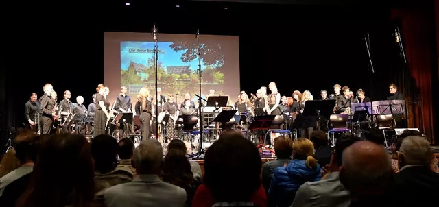50 Musikerinnen und Musiker des Großen Blasorchesters sorgten beim Konzert für einen vollen Klang. | Foto: privat