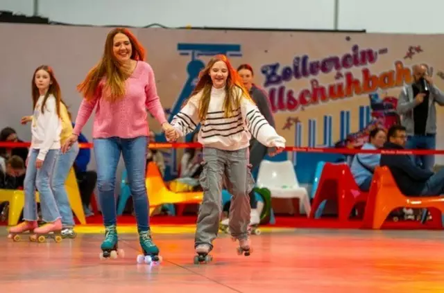 Die ehemalige Zentralwerkstatt der Zeche wird zur Zollverein-Rollschuhbahn. Foto: Jochen Tack/Stiftung Zollverein 