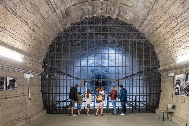 Der Eingang zur Dokumentationsstätte Regierungsbunker. Foto: Dominik Ketz