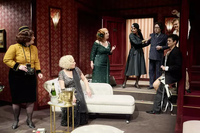 Jede Menge Trubel herrscht auf der Bühne.

© Oliver Fantitsch