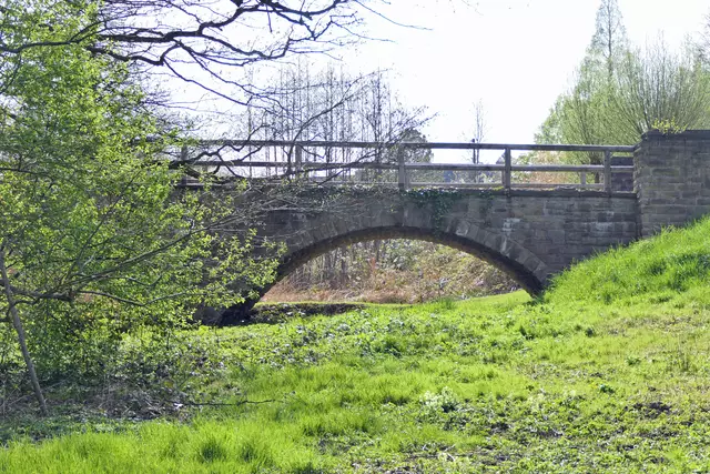 Alte Brücke auf dem Terrassenfriedhof