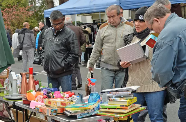 Trödelmärkte, hier in Velbert, erfreuen sich großer Beliebtheit.  | Foto: Ulrich Bangert