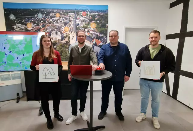 Stolz stellten die Mitgliedre von mendigital den Stand des digitalen Zwillings der Hönnestadt vor. Foto: mendigital GmbH, Lars Jürgens