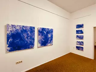 Violett / Lila - die Farbe der Hoffnung
Werkreihe "Hope" von Manfred Dahmen in der Villa Artis | Foto: Mülheimer Kunstverein KKRR, Ruhrstr. 3