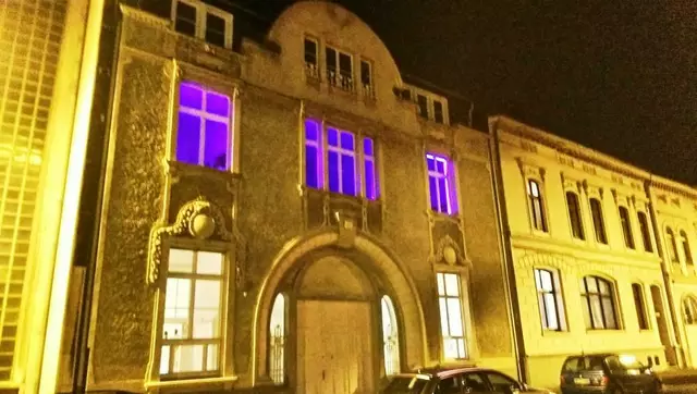 Die Kunst-Villa Artis in der Ruhrstraße - Lila inszeniert für die Schau "HOPE" von Manfred Dahmen | Foto: Dr. Paul Versteihsdomich / Mülheimer Kunstverein KKRR, Ruhrstr. 3
