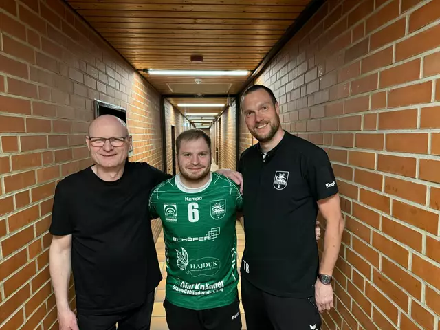 Trainer Tommy Brannekämper, sportlicher Berater Klaus Detlef Seiler, Spieler Mika Matthies  | Foto: Privat