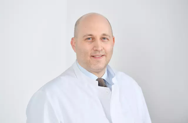 Dr. Daniel Begrich, Chefarzt Contilia Kompetenzzentrum Wirbelsäule und Schmerz | Foto: Team Köhring, SMH