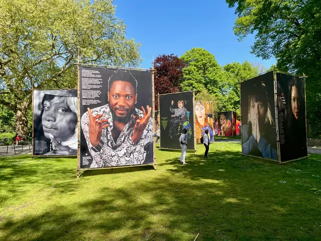 Die Fotoserie erinnert an die Werkreihe "MENSCHENBILDER" des Mülheimer Fotografen Heiner Schmitz von der Gruppe AnDer | Foto: Mülheimer Kunstverein KKRR, Delle 54-60