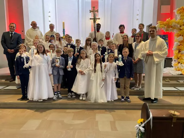 Die Kommunionkinder der Messe um 11.30 Uhr. Foto: Monika Schomers