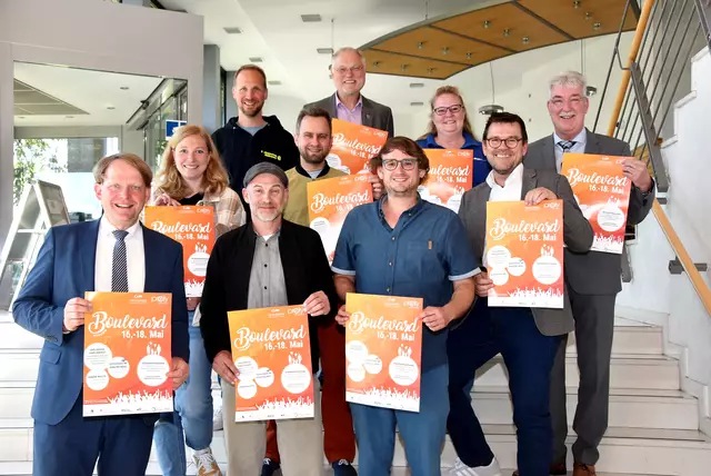 Einige Aktive mit Bürgermeister Claus Jacobi und Citymanagerin Lena Becker. Alle freuen sich auf den Boulevard 2025. Foto: Pielorz