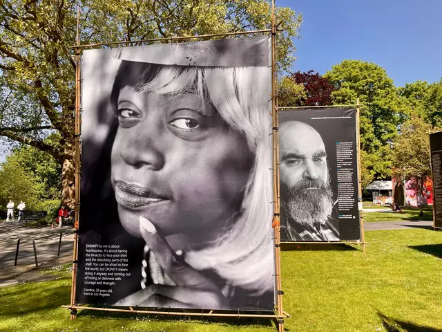 Auch Schwarz-Weiss - Fotografie bringt eine willkommene Abwechslung in das bunte Bild der Großinstallation im Kunstpark Mülheim am rechten Ruhrufer. | Foto: Mülheimer Kunstverein KKRR, Delle 54-60